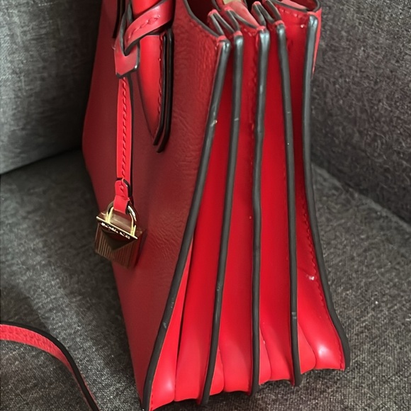 MICHAEL KORS ’MERCER’ PEBBLED LEATHER RED ACCORDIAN TOTE/CROSSBODY NWOT - Picture 9 of 15